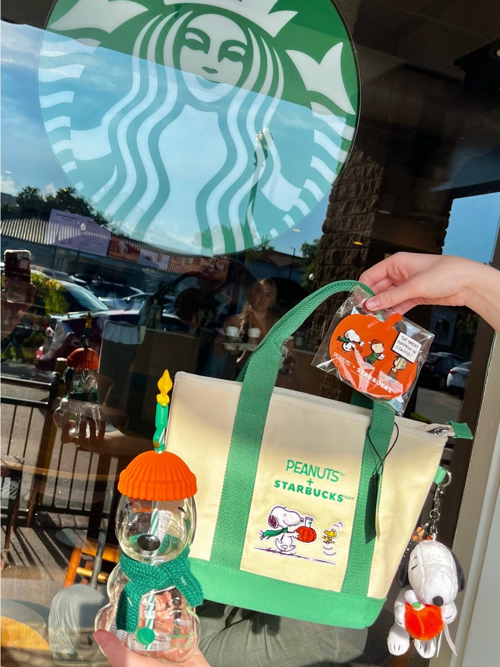 Starbucks viral Snoopy cold cup , Peanuts tote , pin set and plush bag charm